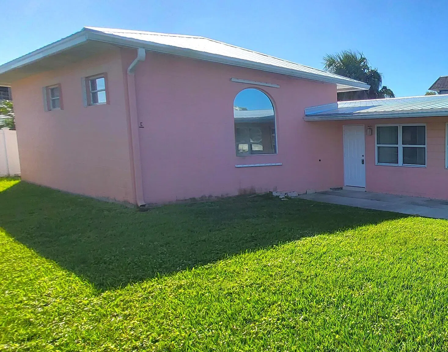 2 bed, 1.0 bath, 1000 sqft, $1,595 — Photo 1