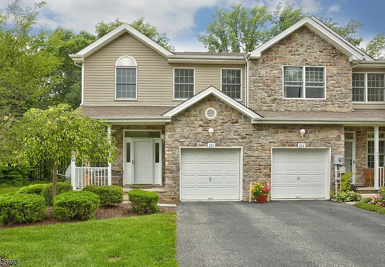 215 Raymound Blvd — Photo 1