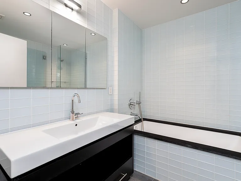 554 54th St #24O — Photo 7