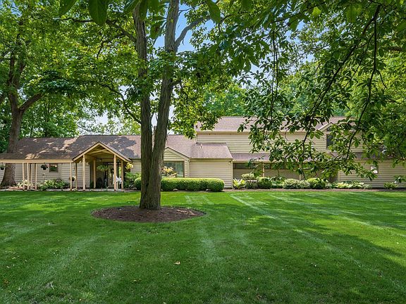 2nd image of 9592 Lake Of The Woods Dr