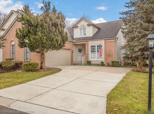 39713 Muirfield Ln, Northville, MI 48168
