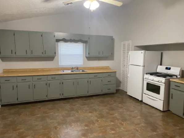 165 Midway Dr #D, Oliver Springs, TN 37840