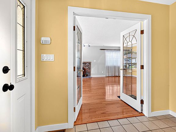 3rd image of 272 Valleyview Pl