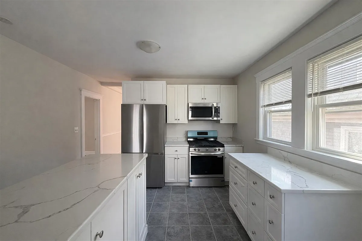 Building Photo - 441 Broadway #2R
