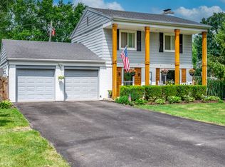 1335 Florence Dr, Sycamore, IL 60178