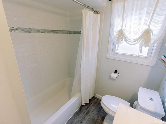 3rd image of 22963 Alger St