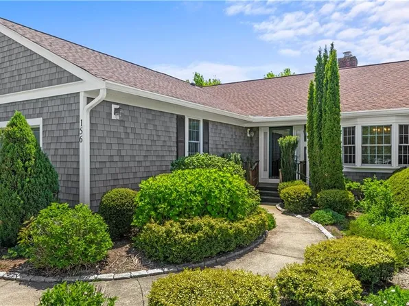 156 Young Dr, Portsmouth, RI 02871