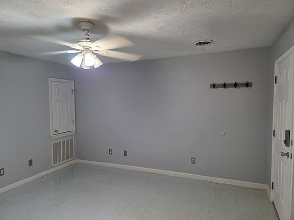4th image of 109 Stanford Dr APT 10-A