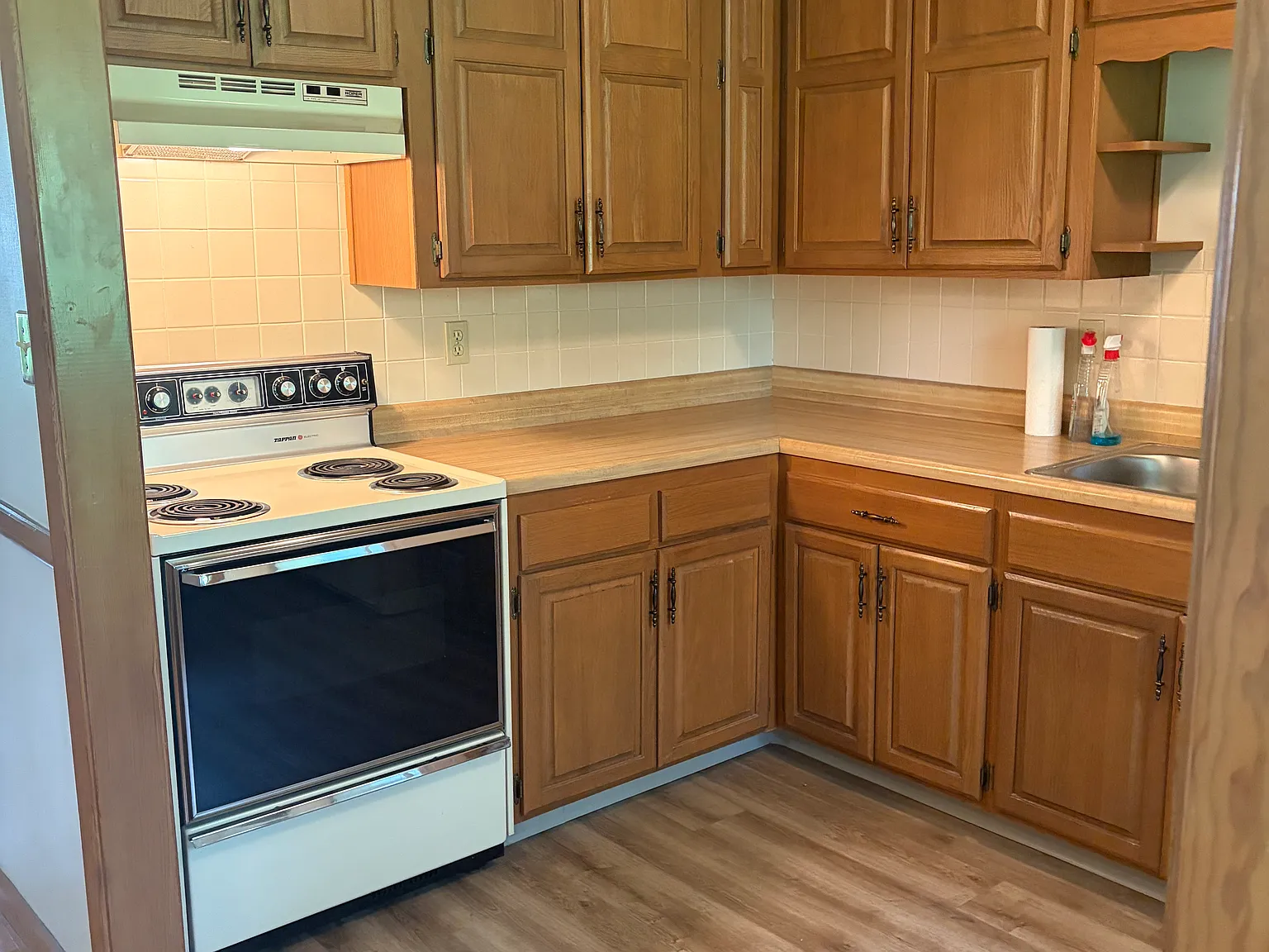 3 bed, 1.5 bath, 1591 sqft, $2,200 — Photo 3