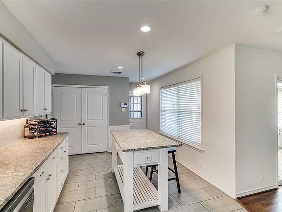 3rd image of 10009 Parkford Dr