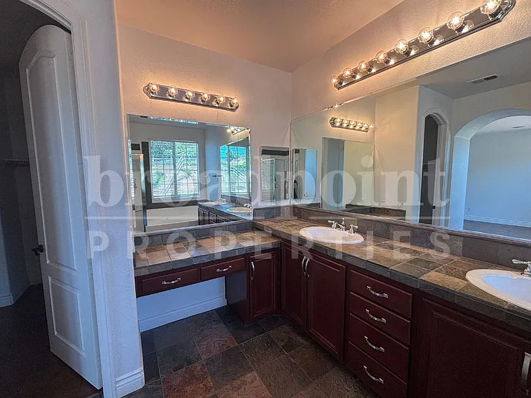 637 Oak Glade Dr — Photo 12