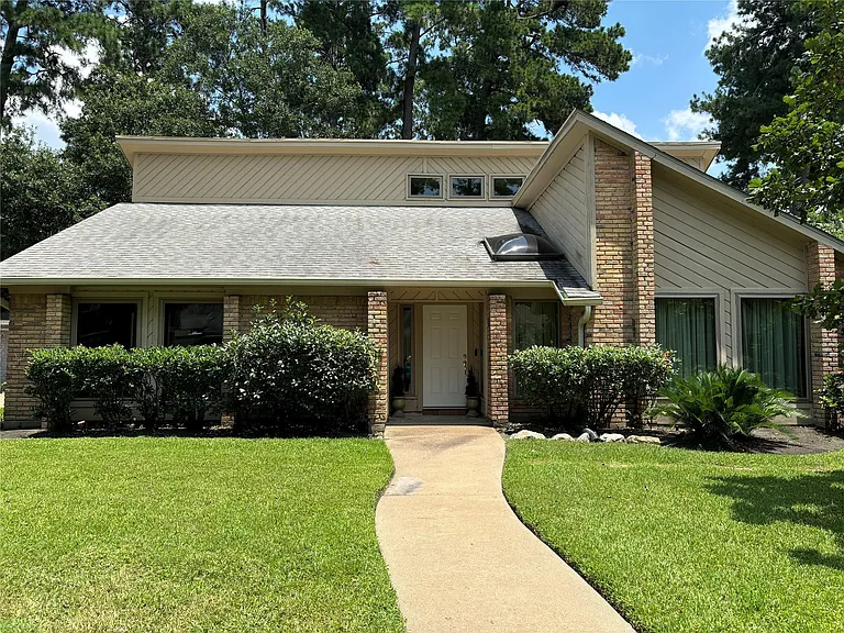 15702 Oxenford Dr — Photo 1