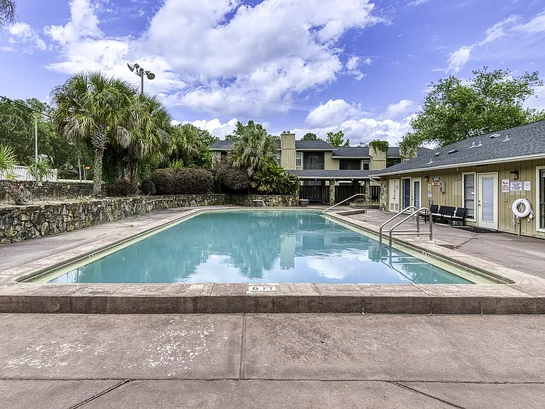 Jasmine Creek Apartments — Photo 10