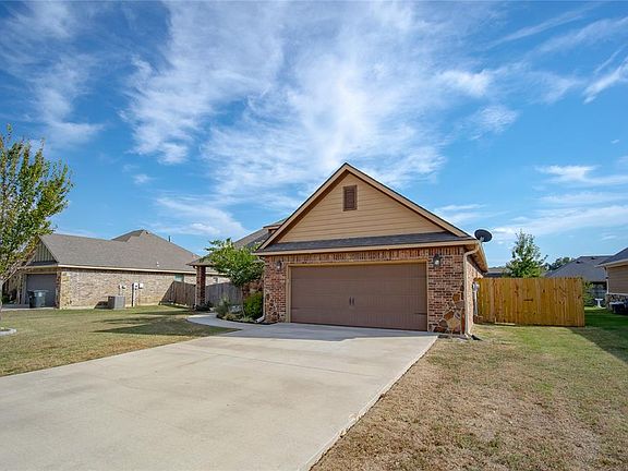 3rd image of 3533 Carriage Point Dr