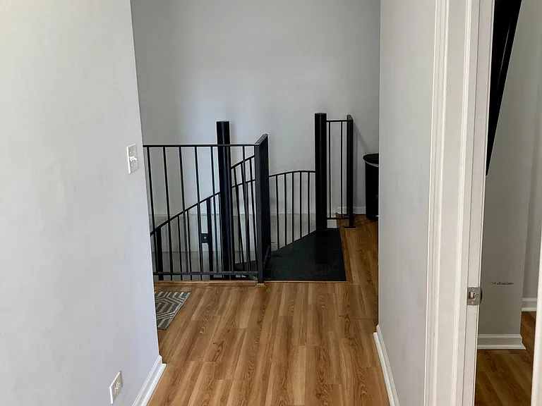 1812 S Throop St #1R — Photo 8