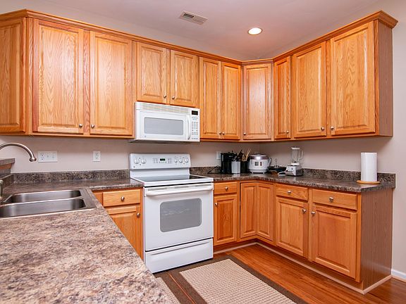 5th image of 5459 Stayman Dr