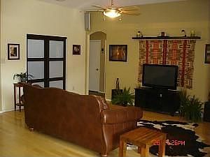 4th image of 613 Creekview Dr