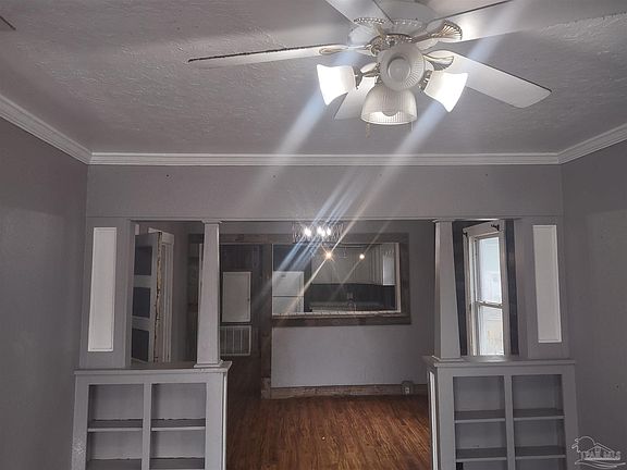 4th image of 2216 W Gonzalez St