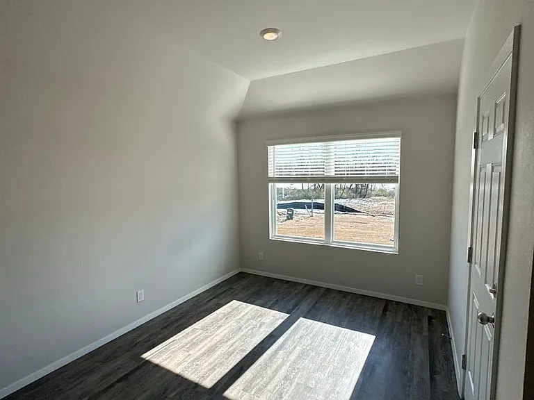 8307 E Queens St — Photo 11
