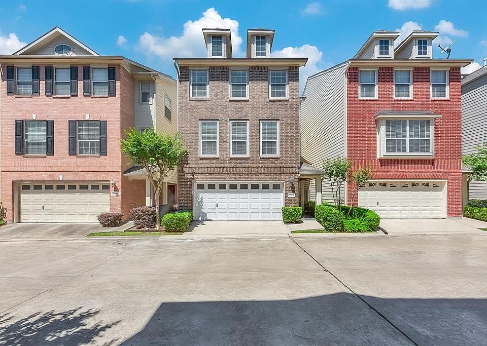 Welcome to 2611 Enclave at Shady Acres Court, a gated community of 23 free-standing homes in a popular area near the Heights. This 3 Bedroom/3.1 Bath home has been recently updated with fresh interior paint, new carpet, and refinished hardwood floors