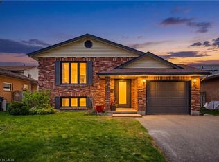99 Oakhurst Cres, Kitchener, ON N2B3K2