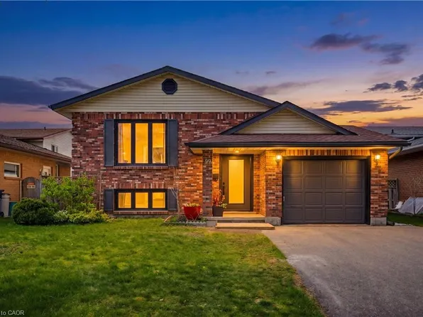 99 Oakhurst Cres, Kitchener, ON N2B 3K2