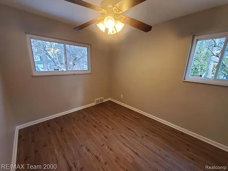 4565 Universal St — Photo 15