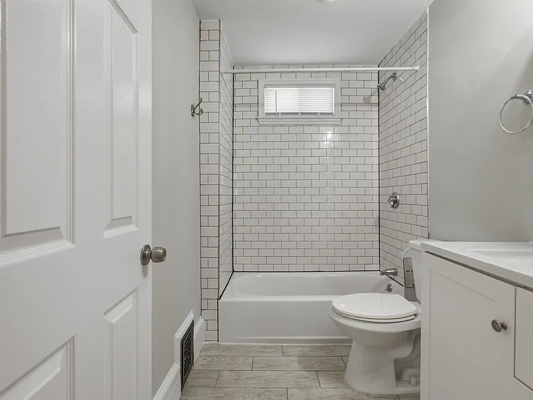 18 Peverell St #3 — Photo 4
