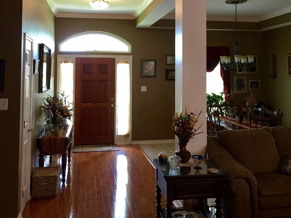 Foyer / Front Entrance