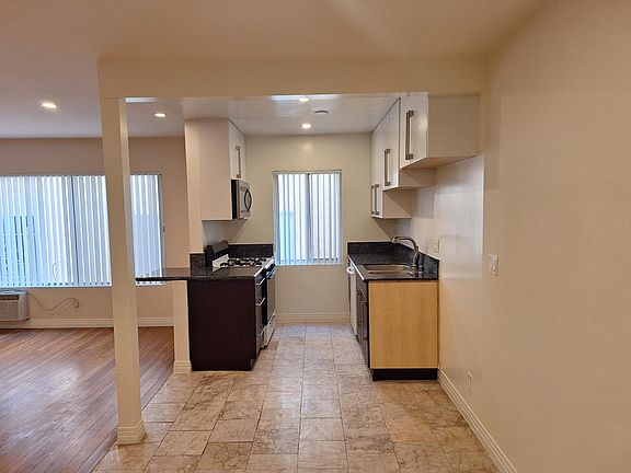 2nd image of 3840 Ingraham St #1ceeceba9