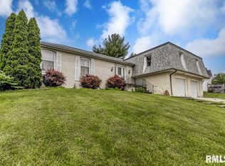 71 Greentrail Dr, Chatham, IL 62629