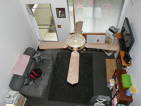 5th image of 372 S Taft Ct