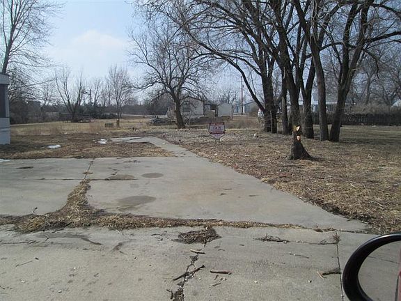 4th image of 1202 Moonlight Cir