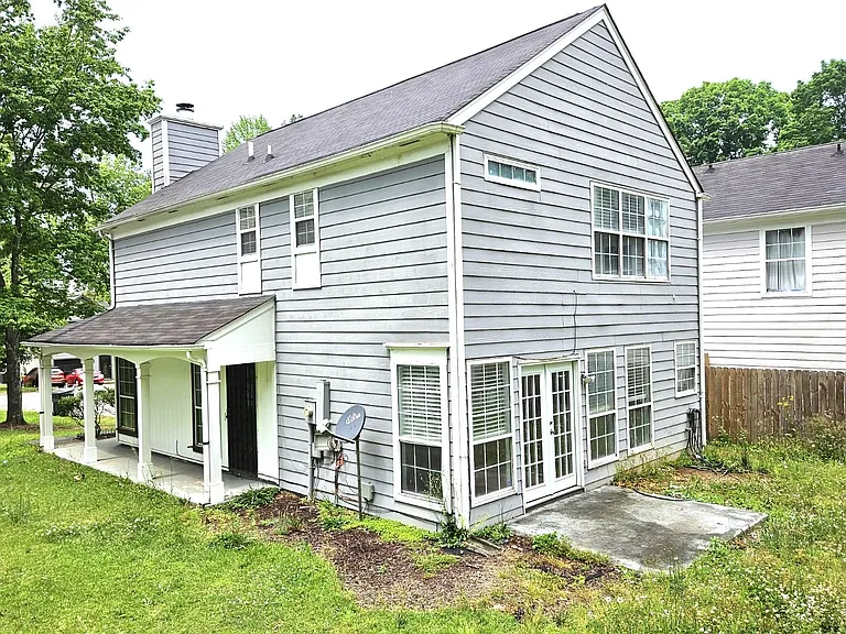 1261 Woodstream Dr — Photo 4