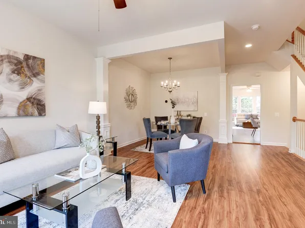 5290 Jule Star Dr, Centreville, VA 20120