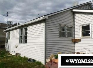 712 N 6th St, Douglas, WY 82633