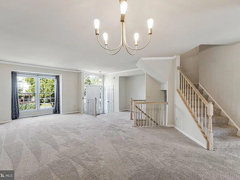 7059 Kings Manor Dr — Photo 4
