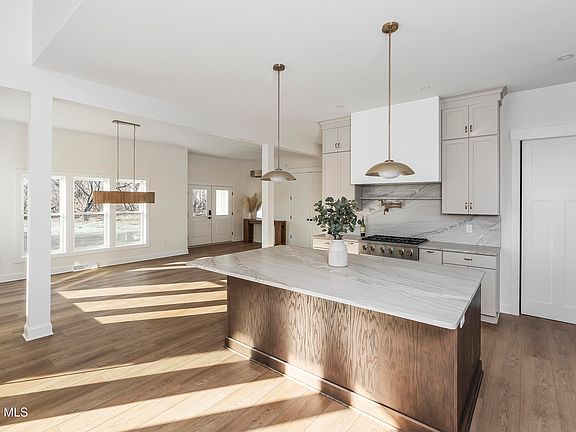 5th image of 811 Walden's Pond Road