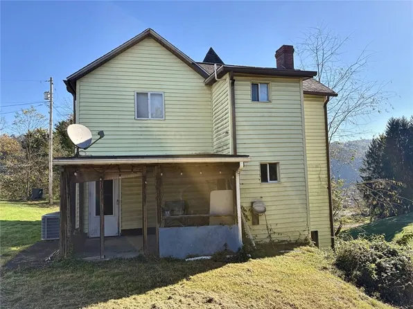 10 Step St, Millsboro, PA 15348