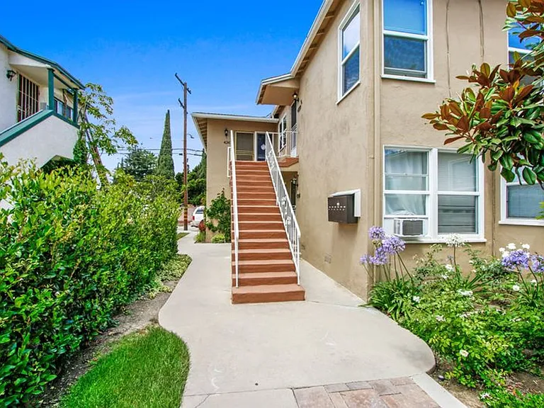 4337 N Bellflower Blvd — Photo 3