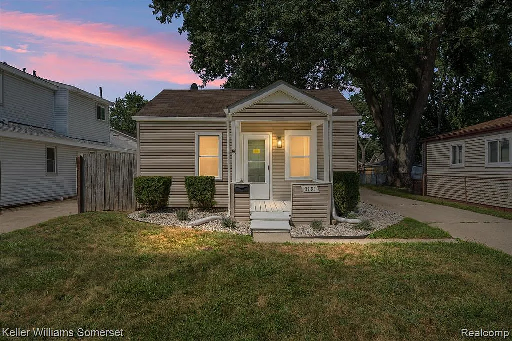 3 bed, 1.0 bath, 730 sqft, $1,800 — Photo 1
