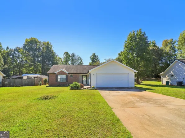 22 Canterbury Dr, Grantville, GA 30220