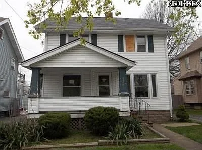 1261 Edgewood St NE photo 1