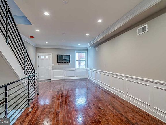 5th image of 608 Earp St