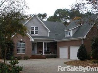 310 Seascape Dr, Sneads Ferry, NC 28460