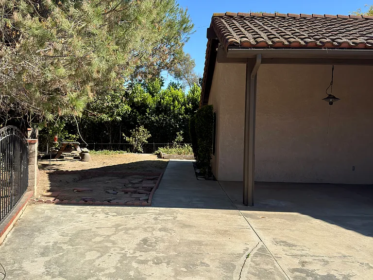 2092 Peaceful Hills Rd — Photo 49