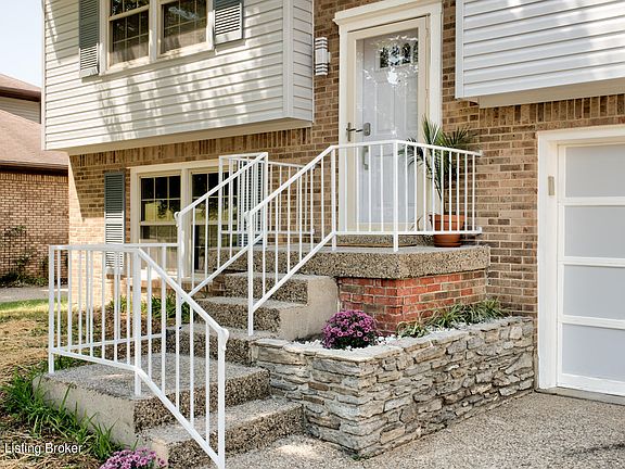 3rd image of 7411 Crawfordshire Ln