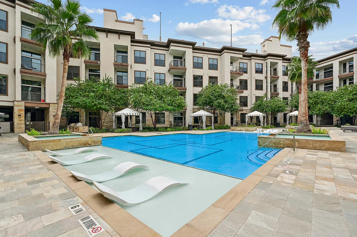 Resort Style Pool - District 28