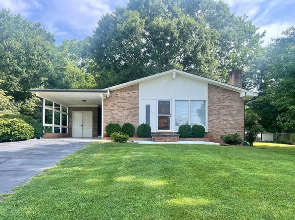 402 E L St, Newton, NC 28658