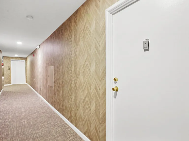 600 W Brown St #109 — Photo 25